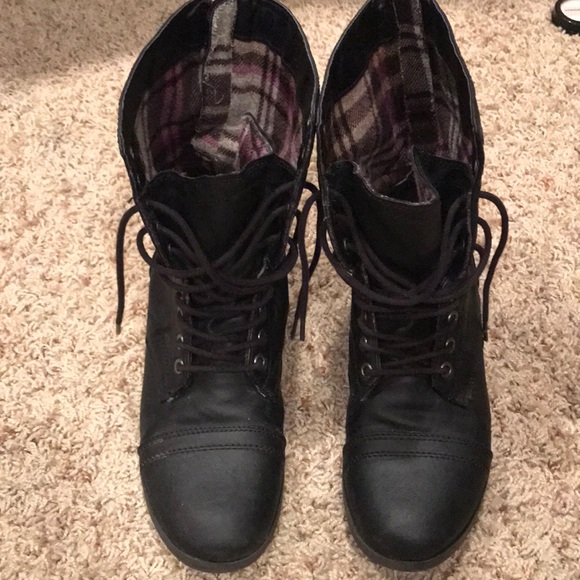 SM New York Shoes - SM New York Combat Boots - Gently Worn SM New York Shoes - SM New York Combat Boots - Gently Worn